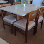 Mesa Alice com 4 cadeiras kild