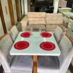 CONJUNTO MESA DE JANTAR COM 4 CADEIRAS